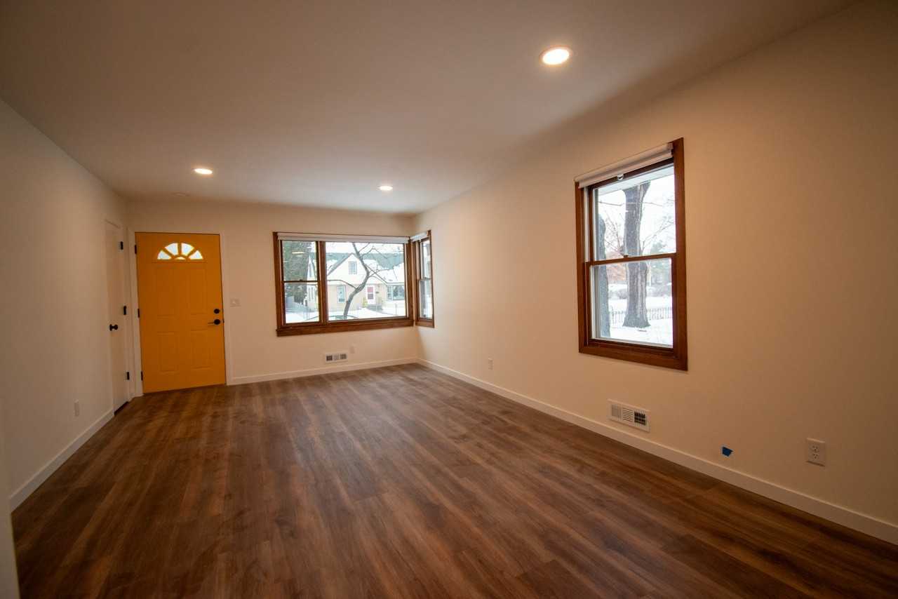 1619 Northeast Main Street - Photo 3 of 21