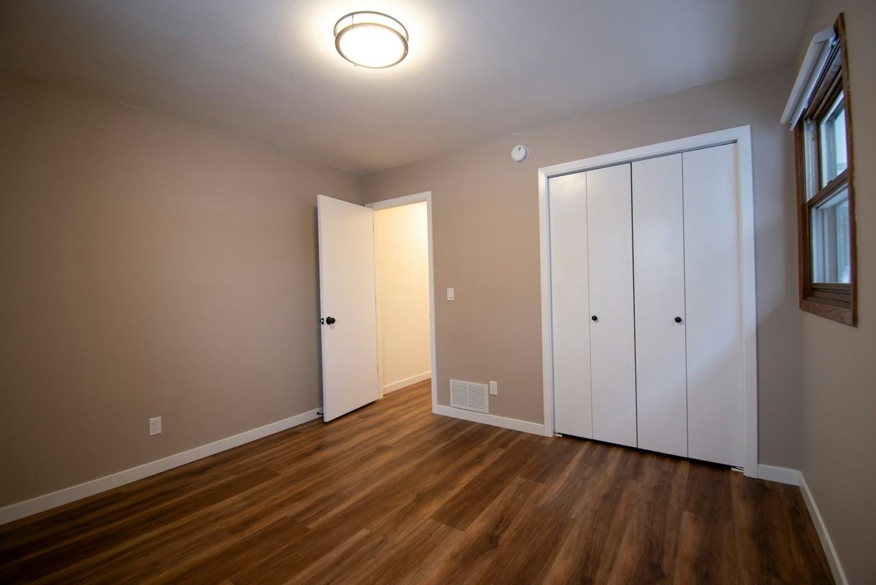 1619 Northeast Main Street - Photo 6 of 21