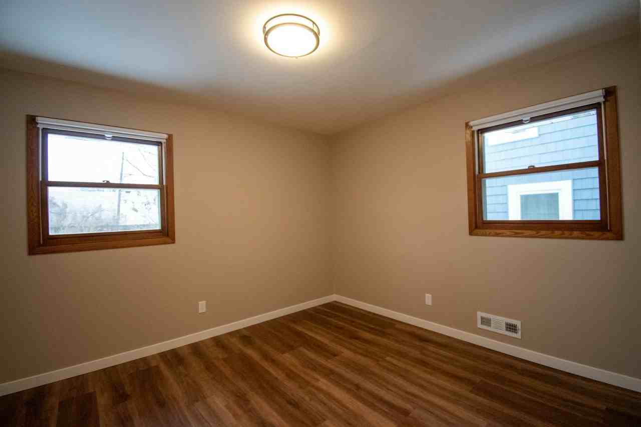 1619 Northeast Main Street - Photo 7 of 21