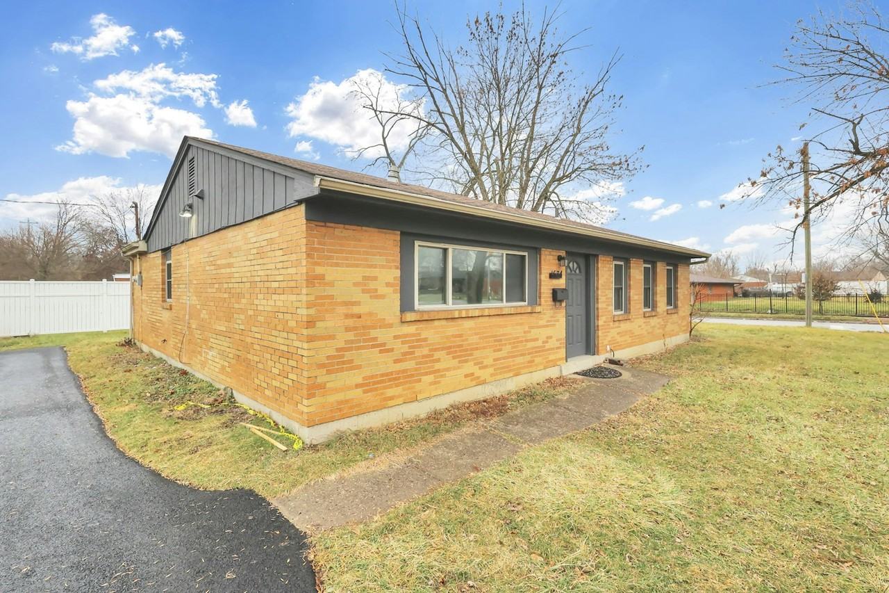 1634 S James Rd - Photo 3 of 27