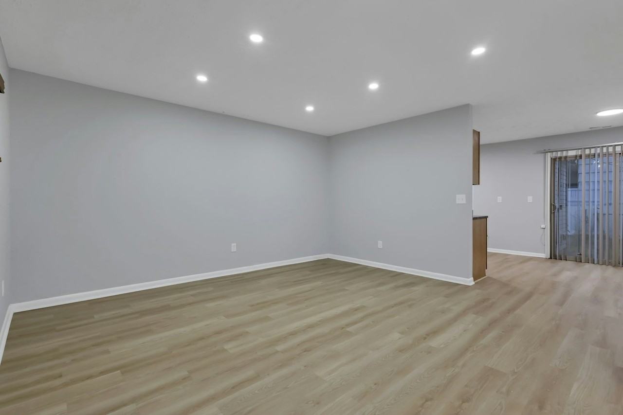 1634 S James Rd - Photo 7 of 27