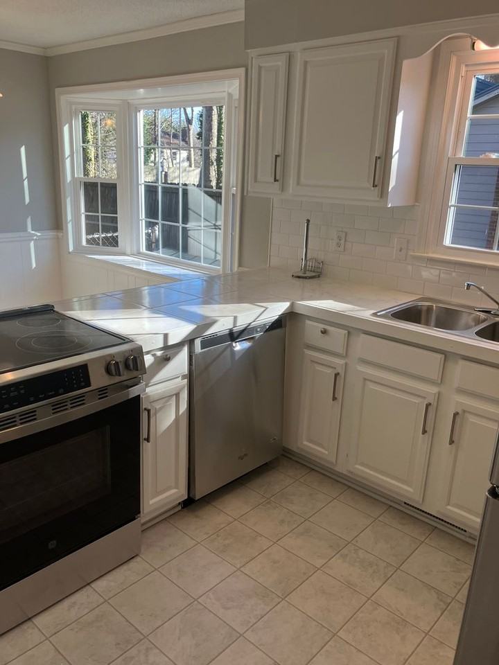 1018 Jefferson Rd - Photo 6 of 17