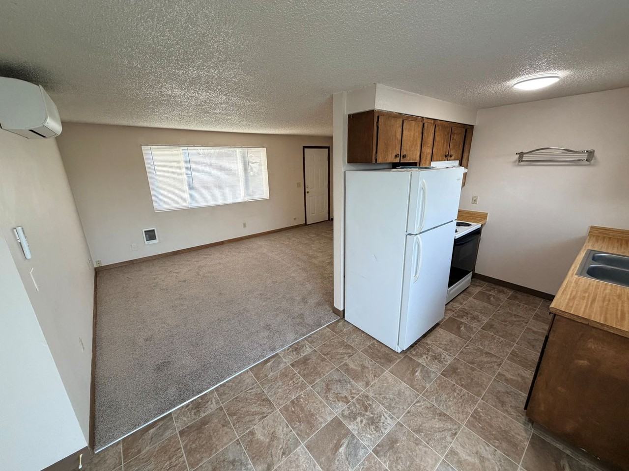 650 N 4th St - Photo 4 of 10