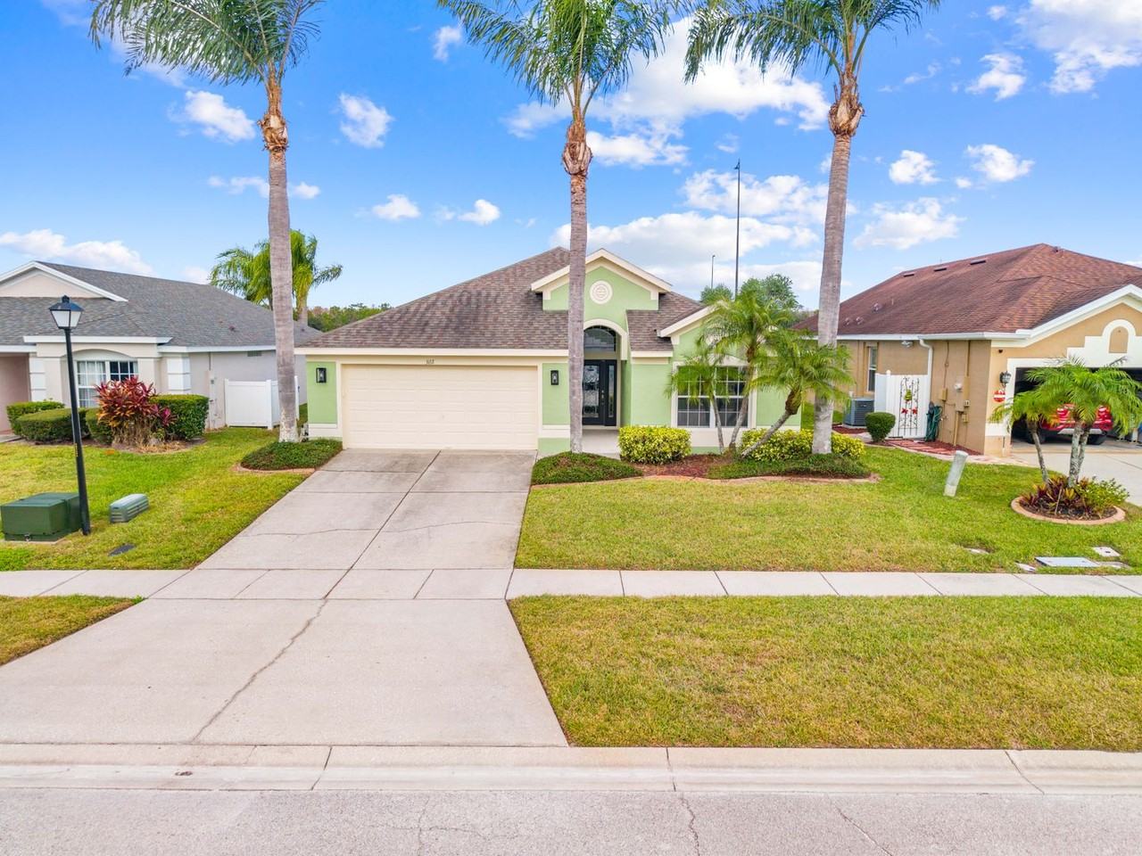3167 Stonehurst Cir - Photo 2 of 50