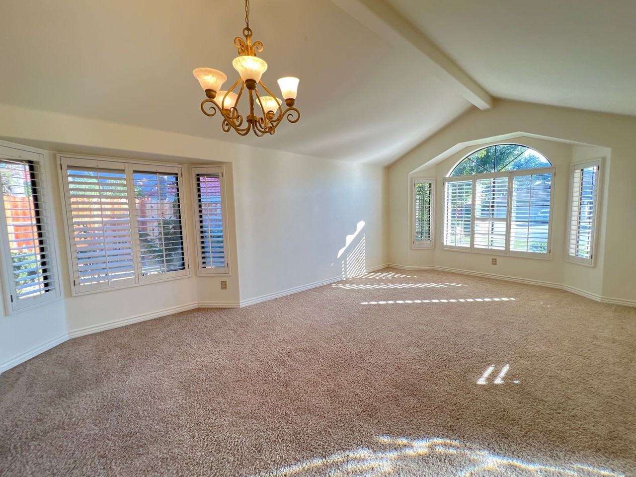 8900 Landover Ln - Photo 3 of 29