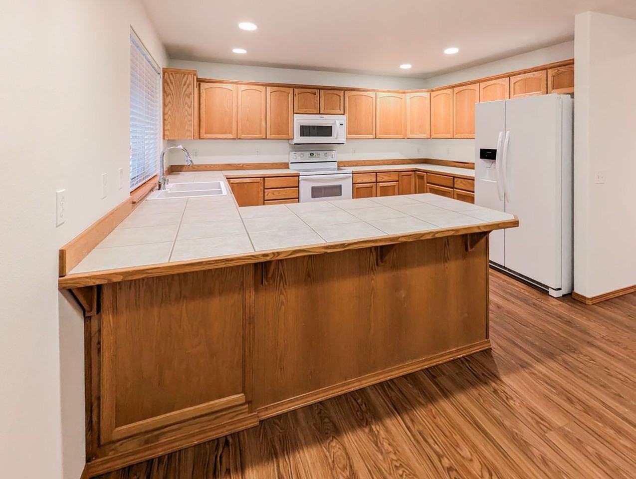 8325 74th Dr Ne - Photo 3 of 16