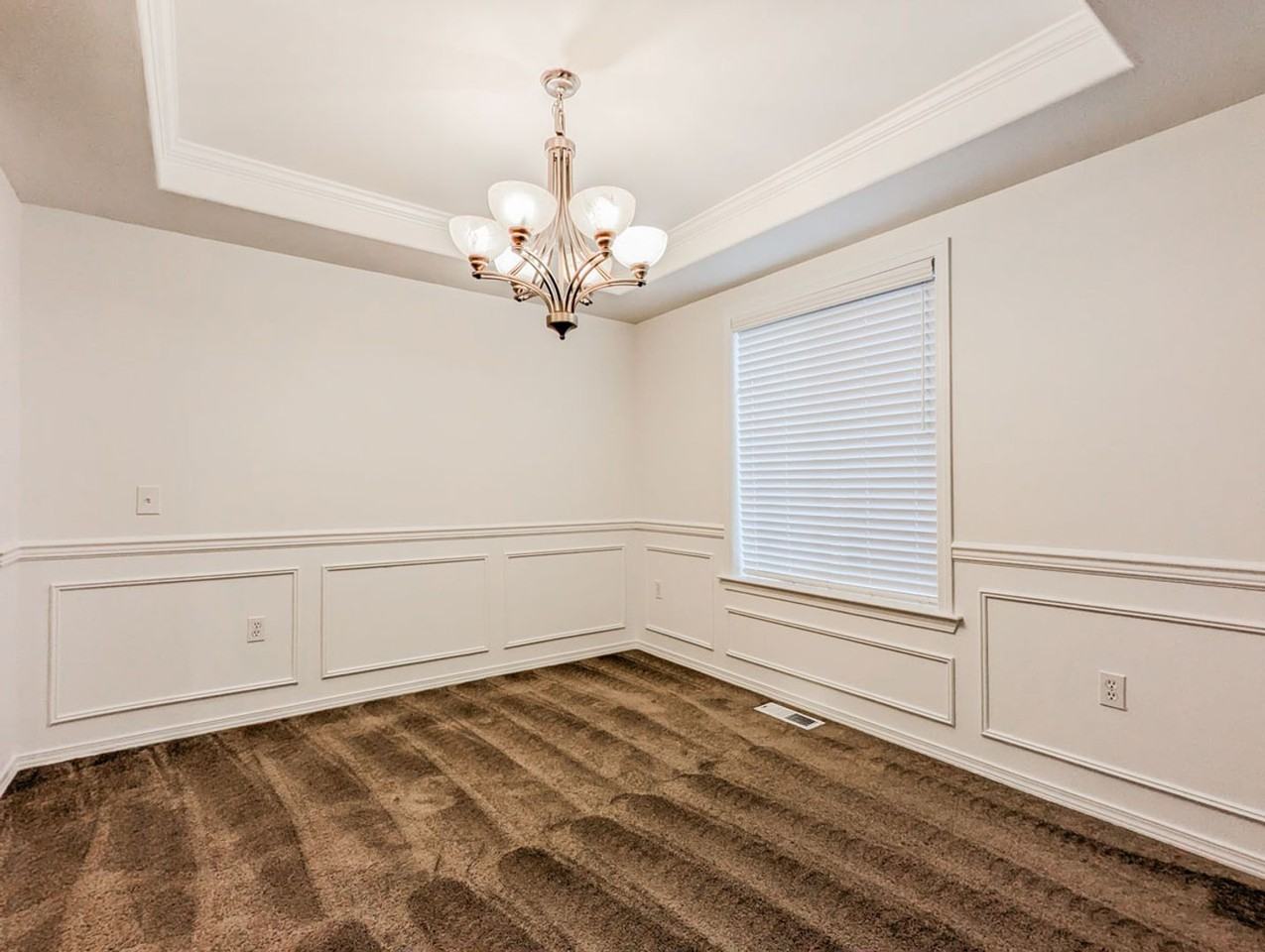 8325 74th Dr Ne - Photo 4 of 16