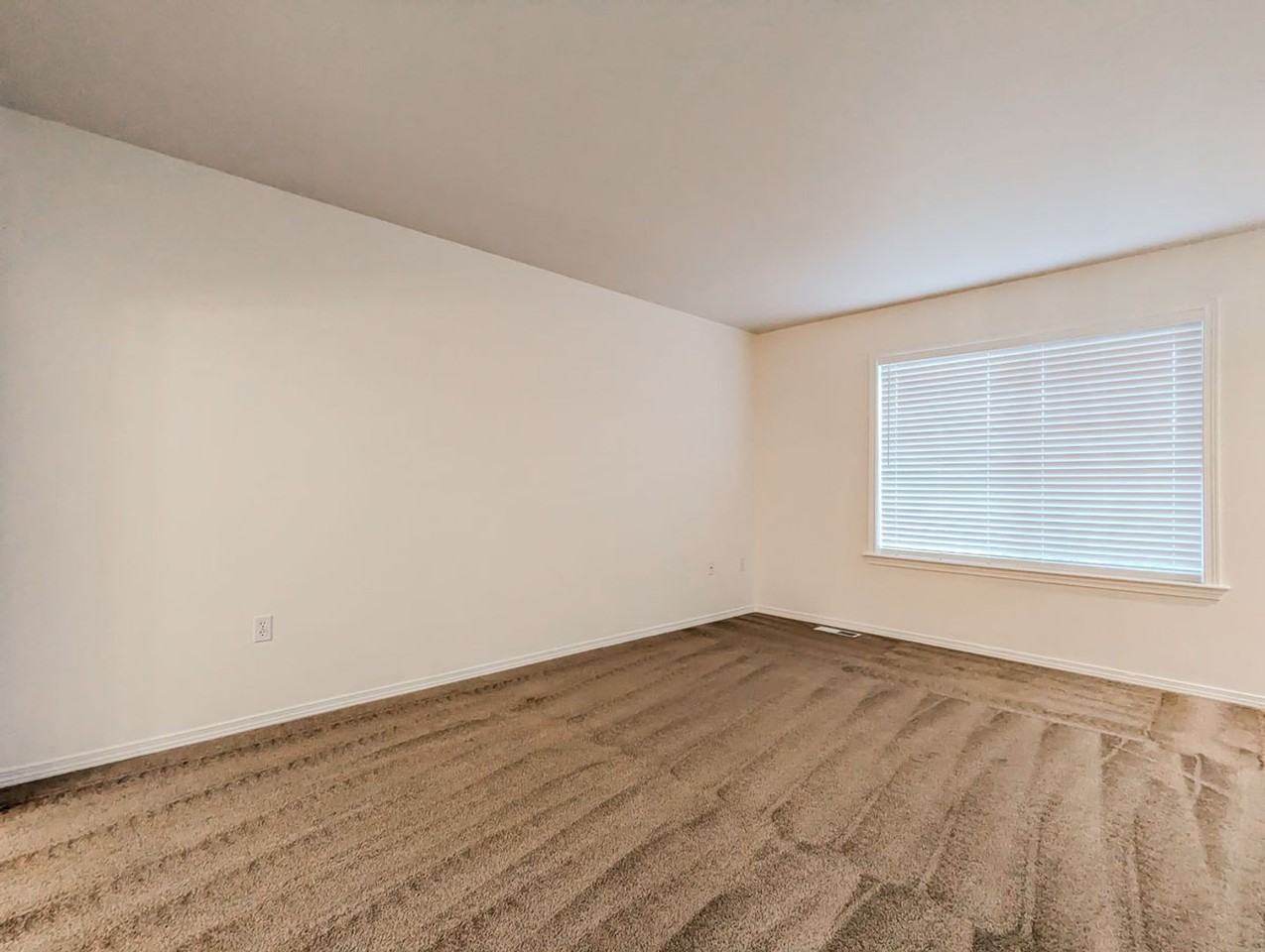 8325 74th Dr Ne - Photo 6 of 16