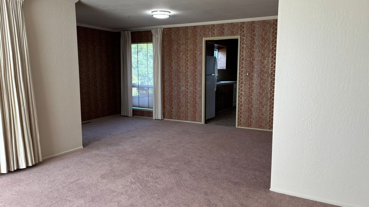 2330 Longview Dr - Photo 3 of 17