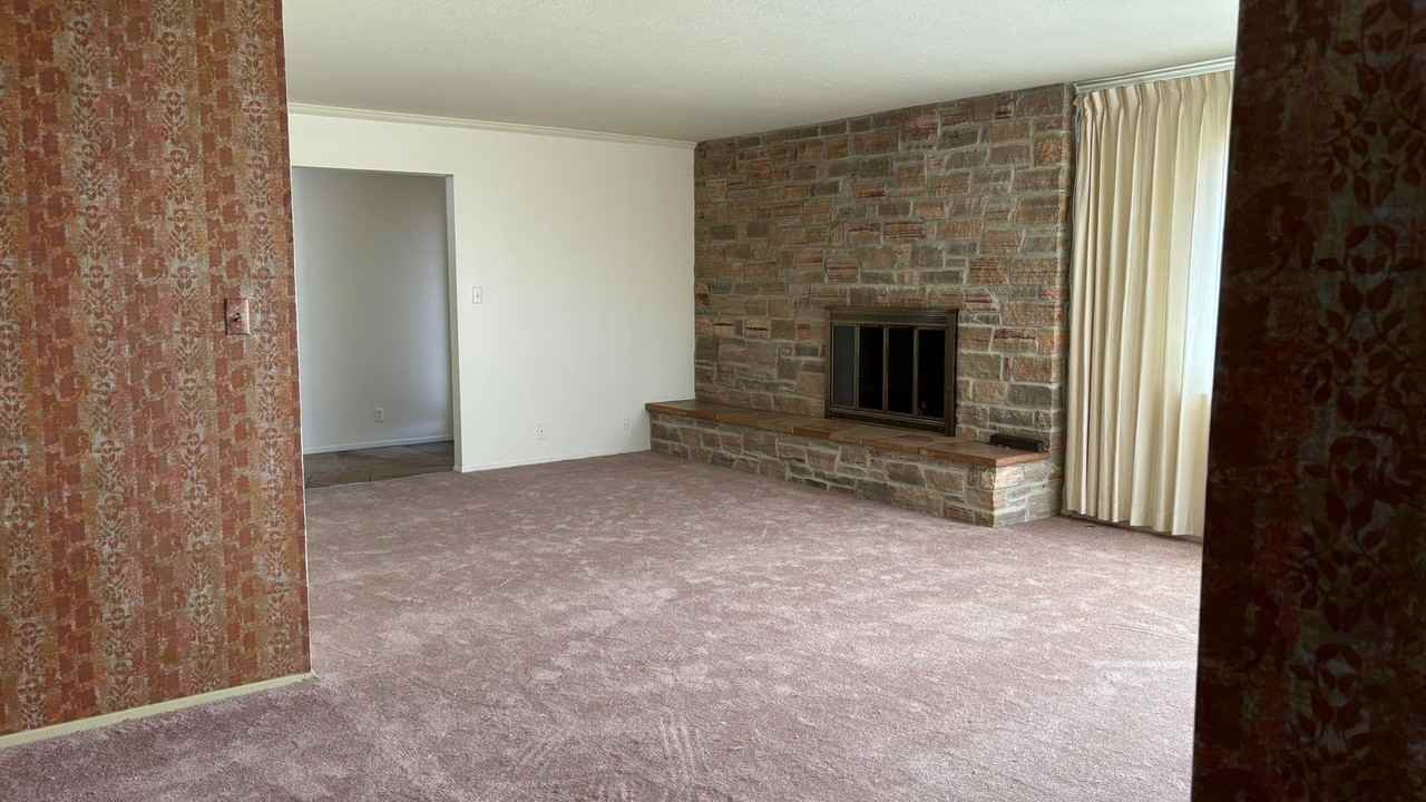 2330 Longview Dr - Photo 4 of 17