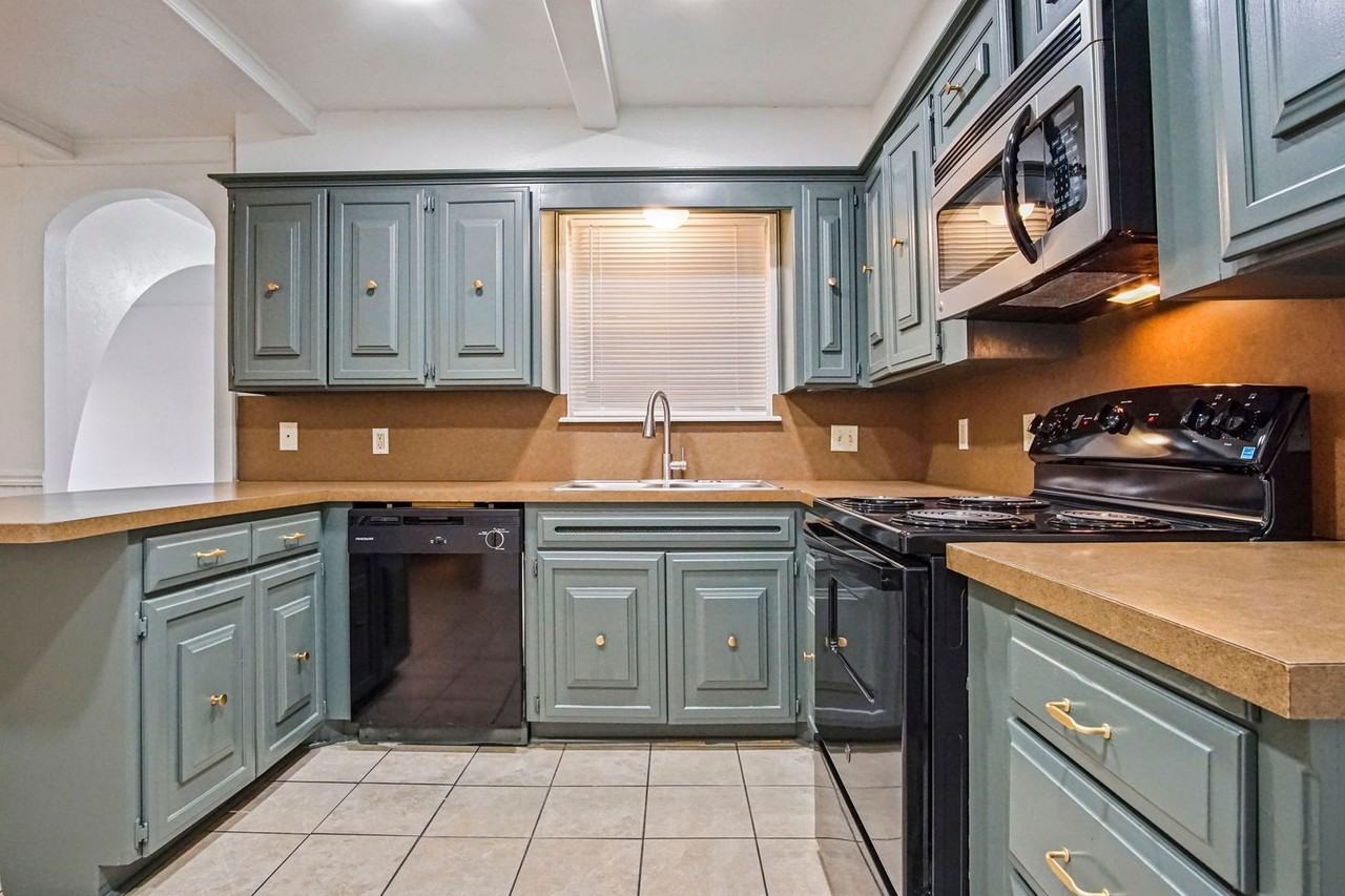 4118 Se 14th St - Photo 6 of 26