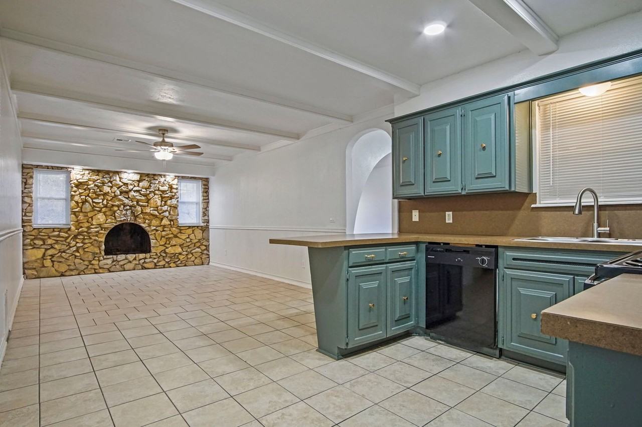 4118 Se 14th St - Photo 2 of 26