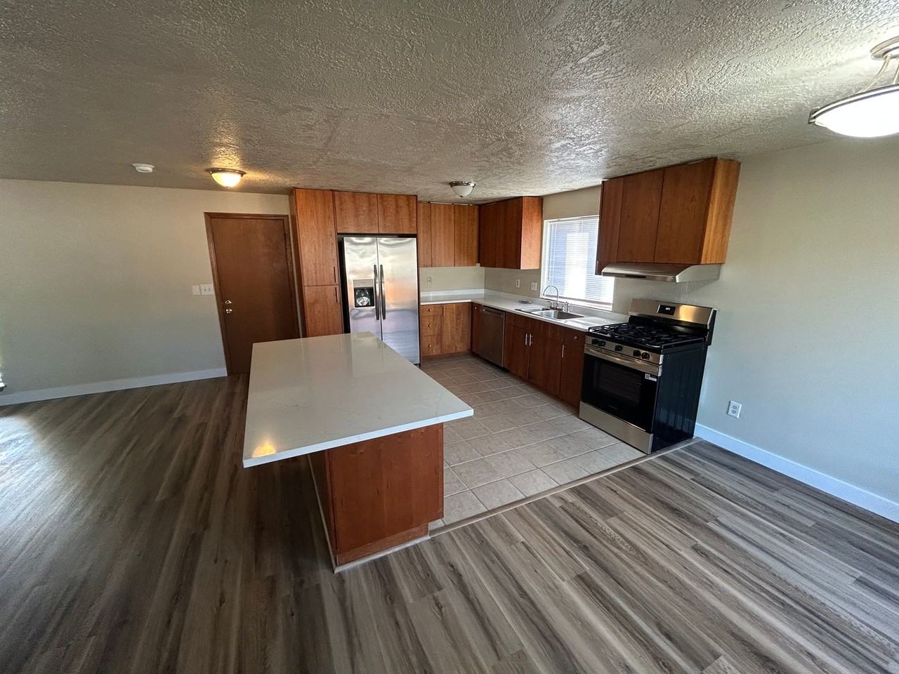 609 E Foothills Dr - Photo 3 of 17