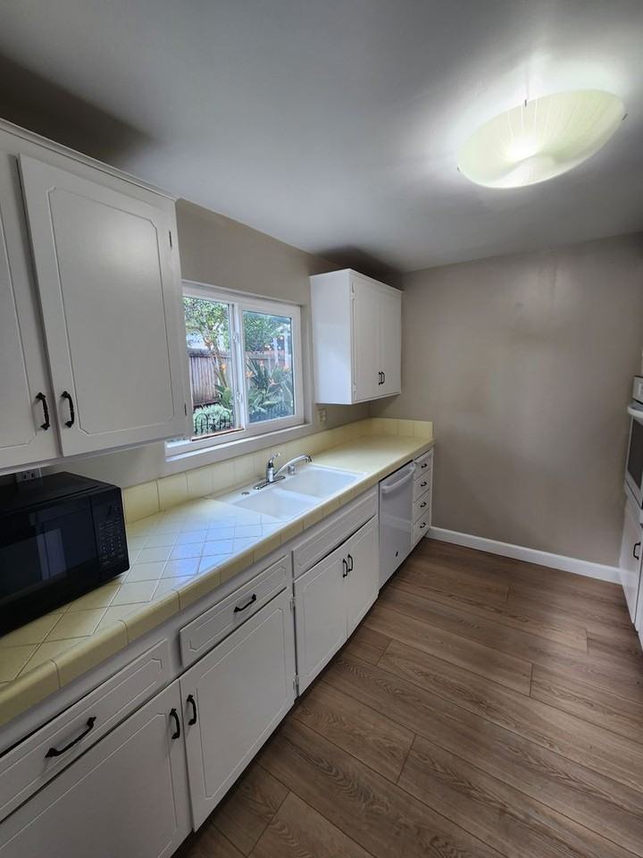 457 Brighton Ave - Photo 6 of 17