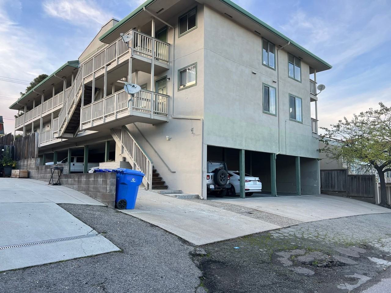 551 Watson St - Photo 4 of 21