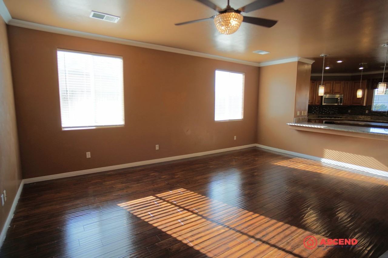 7001 Sparkler Way - Photo 2 of 19