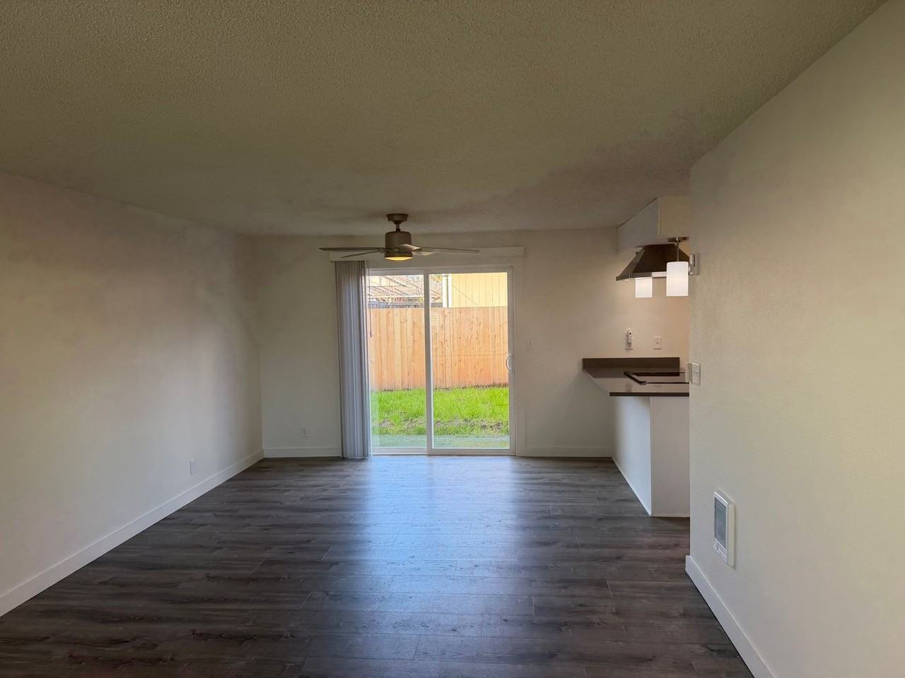 605 61st St - Photo 4 of 31