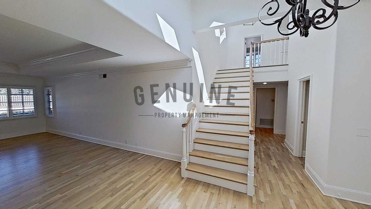 2921 Catalpa St - Photo 6 of 50