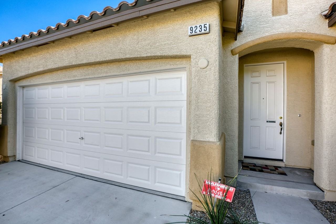 9235 Avon Park Ave - Photo 3 of 33