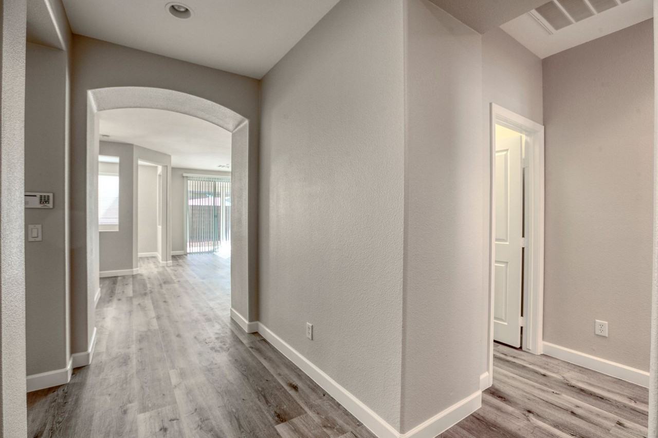 9235 Avon Park Ave - Photo 4 of 33