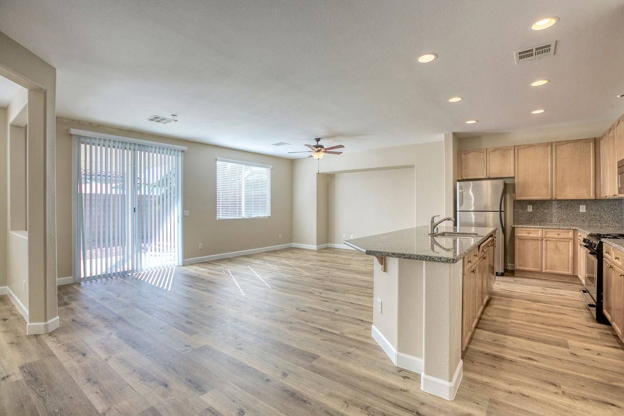 9235 Avon Park Ave - Photo 6 of 33