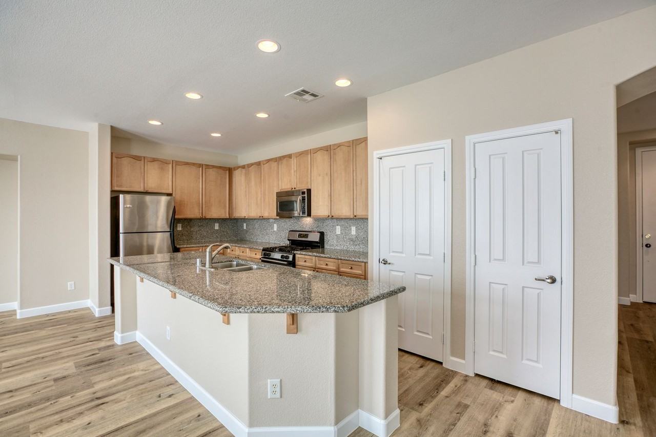 9235 Avon Park Ave - Photo 7 of 33