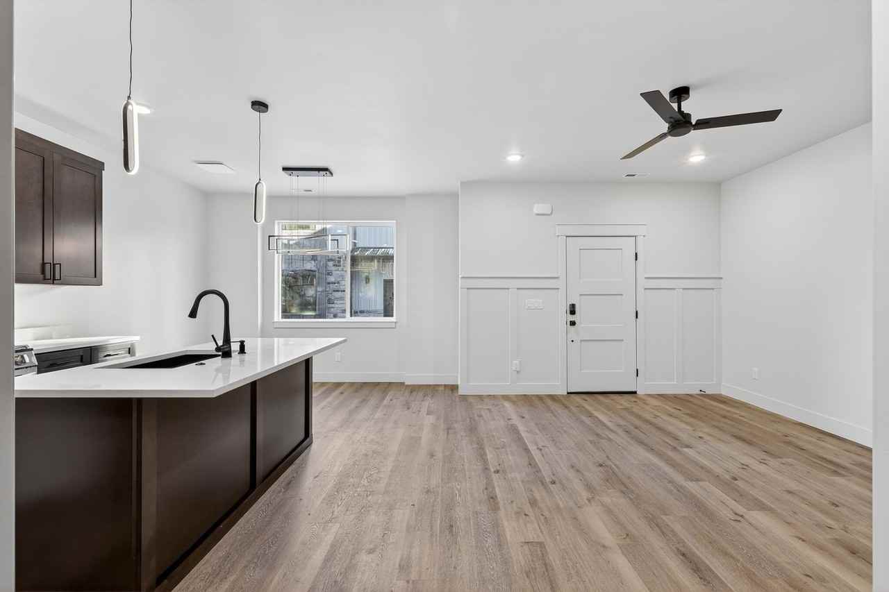 687 S Boulevard - Photo 4 of 50