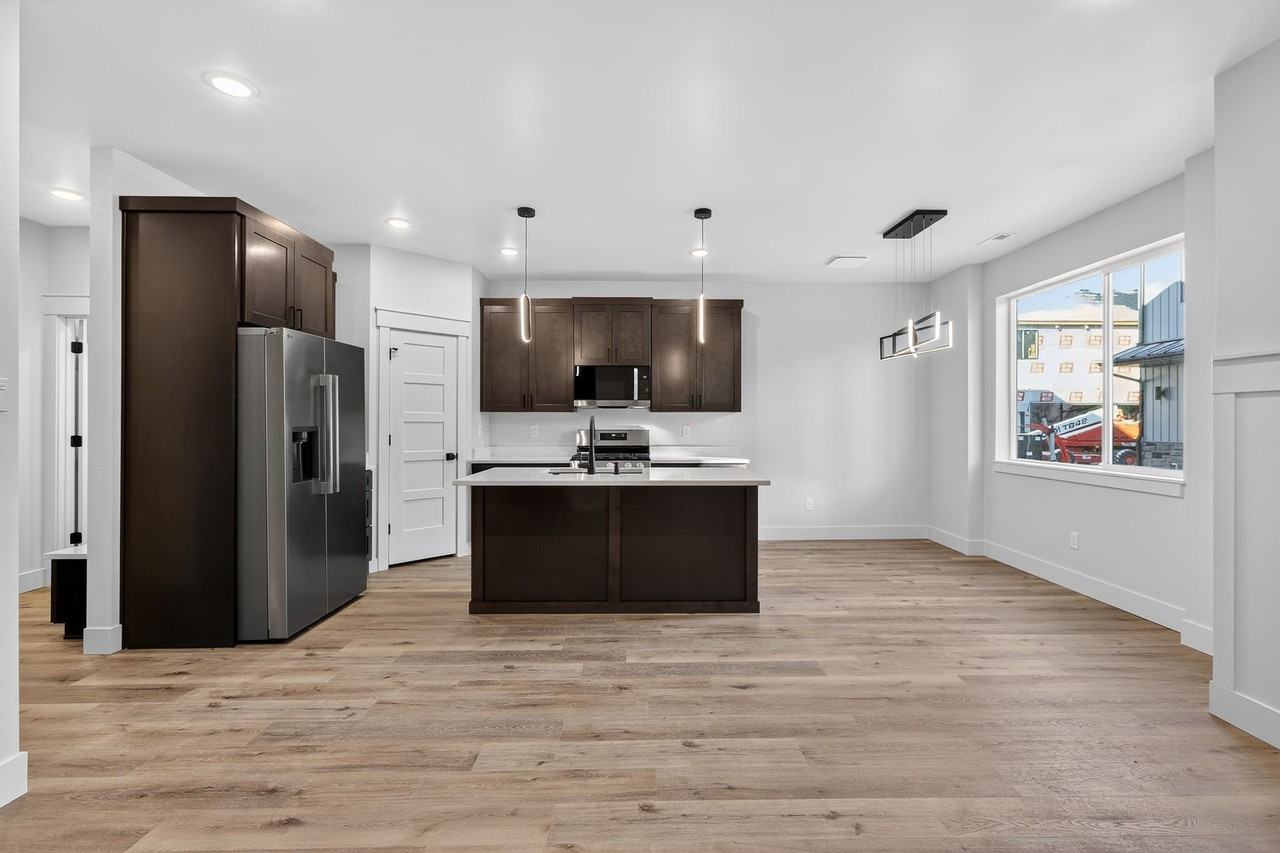 689 S Boulevard - Photo 2 of 50