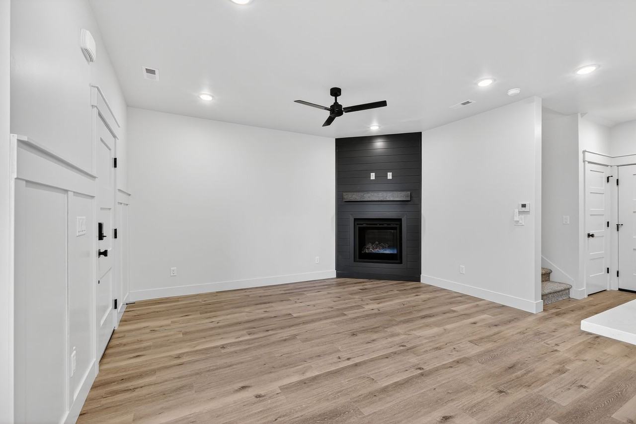 689 S Boulevard - Photo 3 of 50