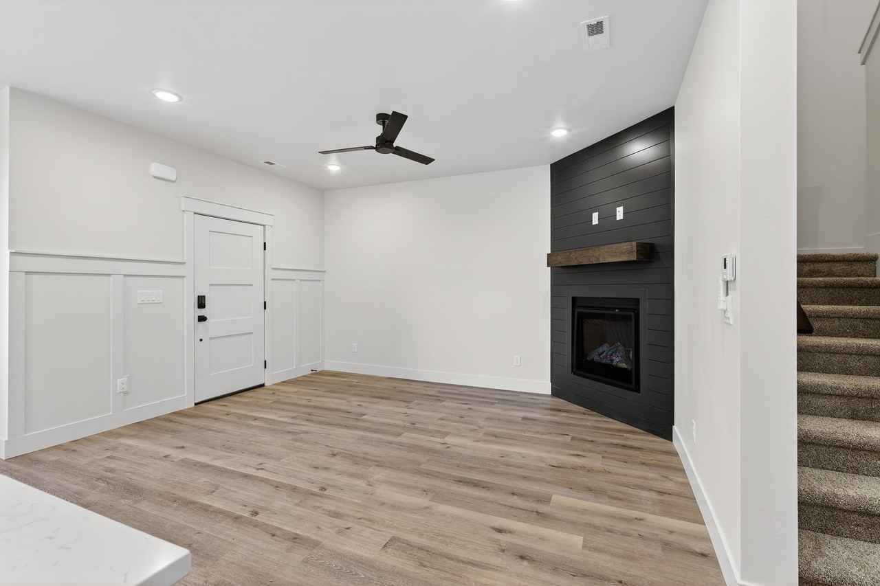 689 S Boulevard - Photo 4 of 50