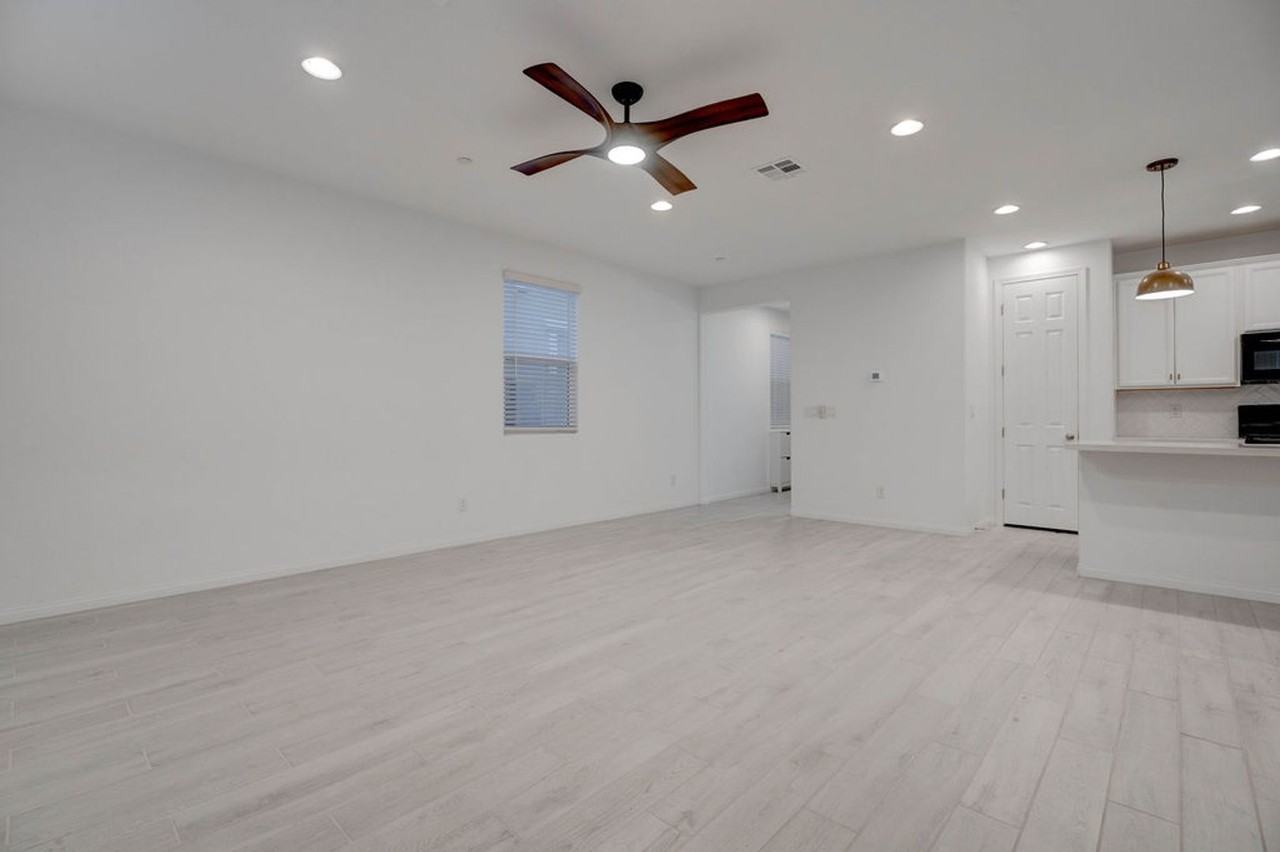 111 Balsam Leaf Ct - Photo 4 of 46