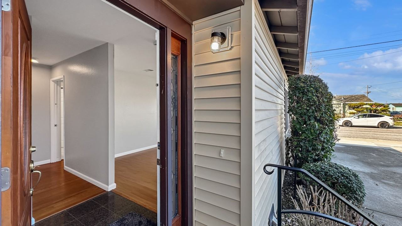 2476 Fiji Way - Photo 5 of 37