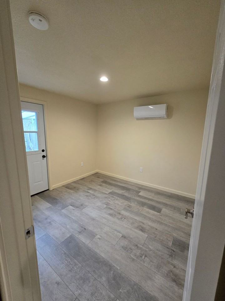 398 Schindler St - Photo 5 of 21