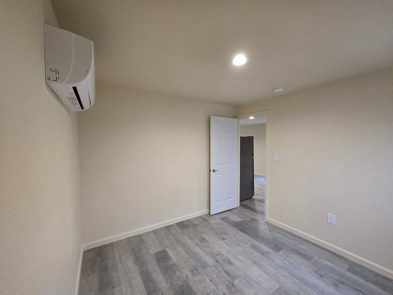 398 Schindler St - Photo 6 of 21