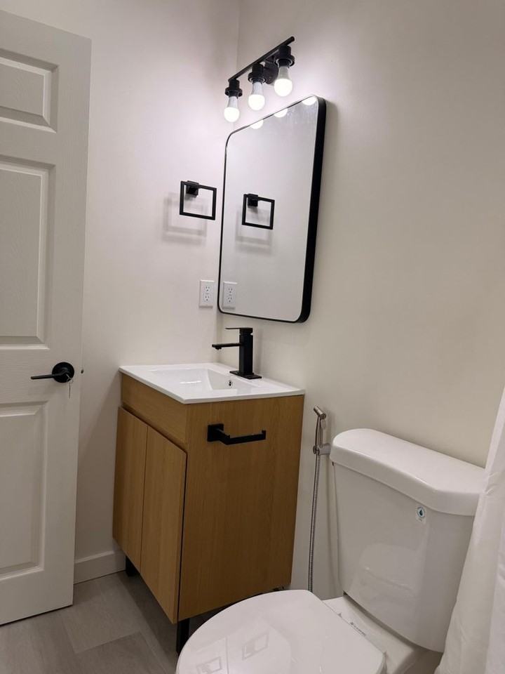 720 Geneva St - Photo 6 of 10