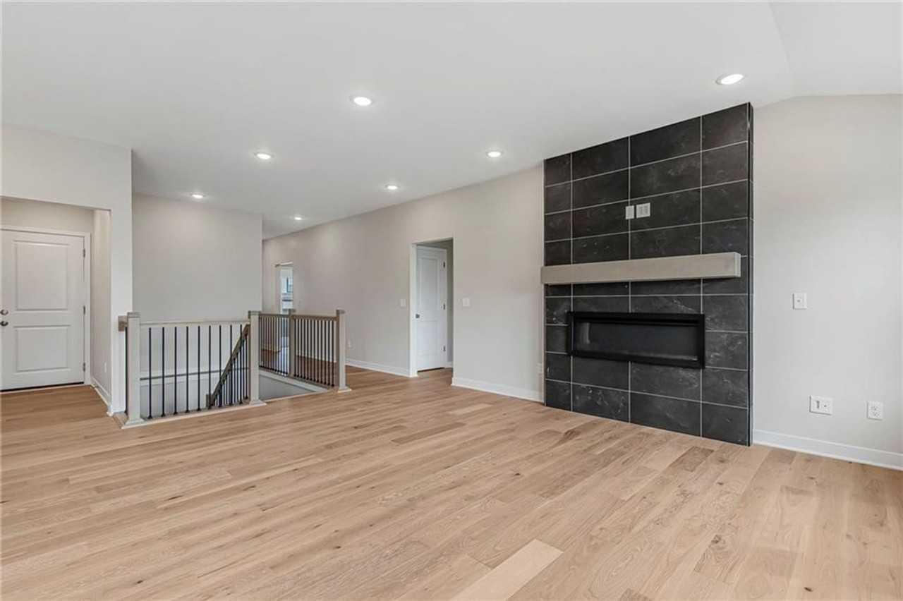 17756 Houston St - Photo 3 of 46