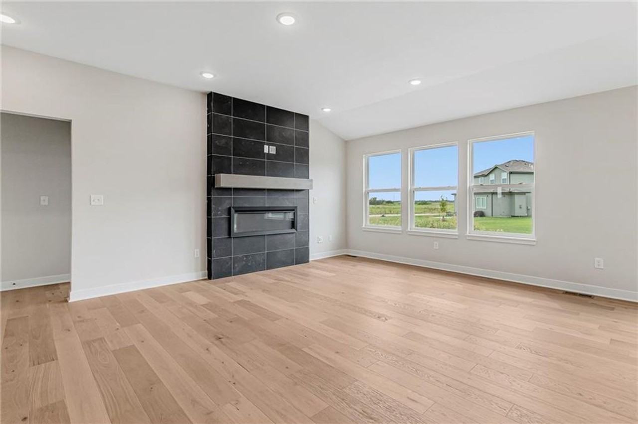 17756 Houston St - Photo 4 of 46