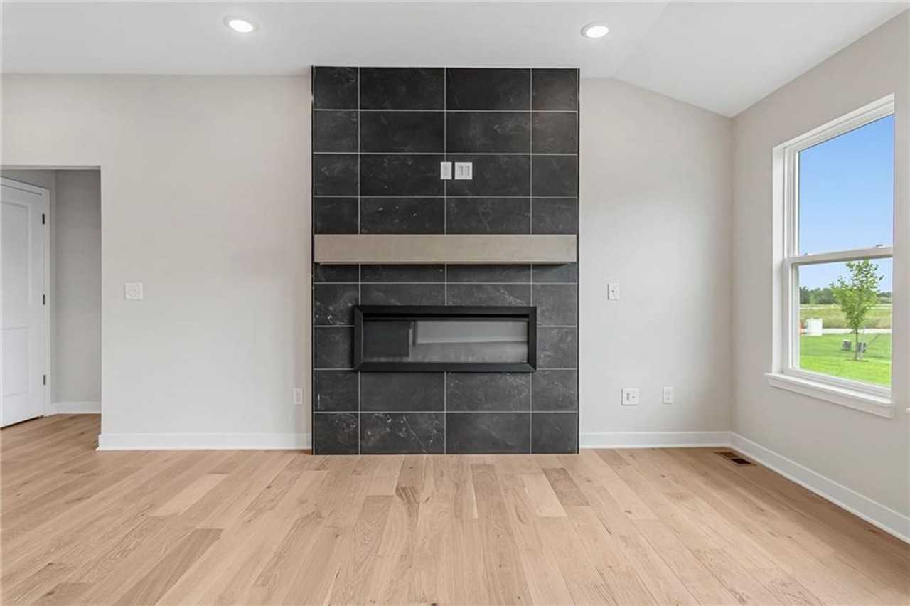 17756 Houston St - Photo 5 of 46