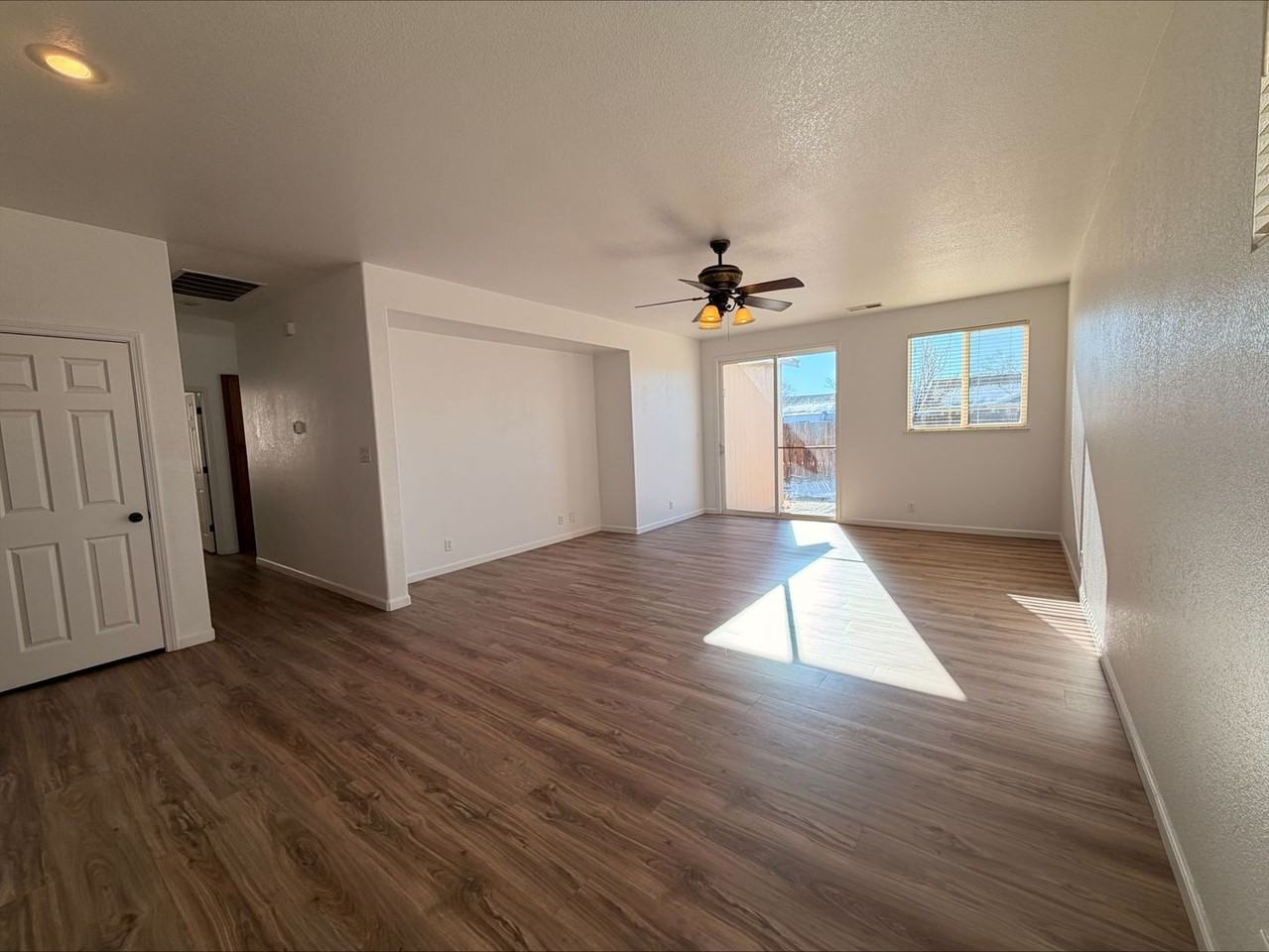 1425 Mountain Rose Dr - Photo 2 of 33