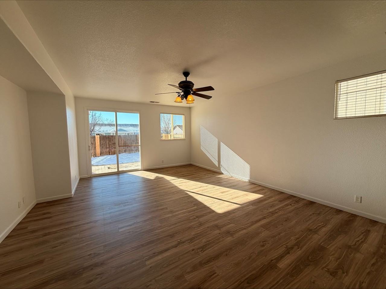 1425 Mountain Rose Dr - Photo 3 of 33