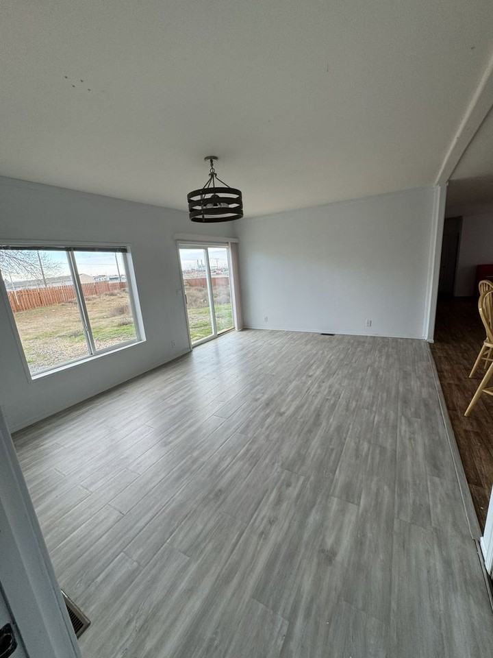 355 Ne Marshall Loop - Photo 6 of 24