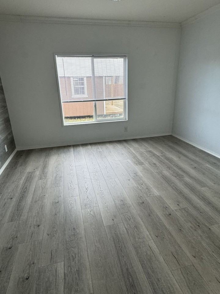 355 Ne Marshall Loop - Photo 7 of 24