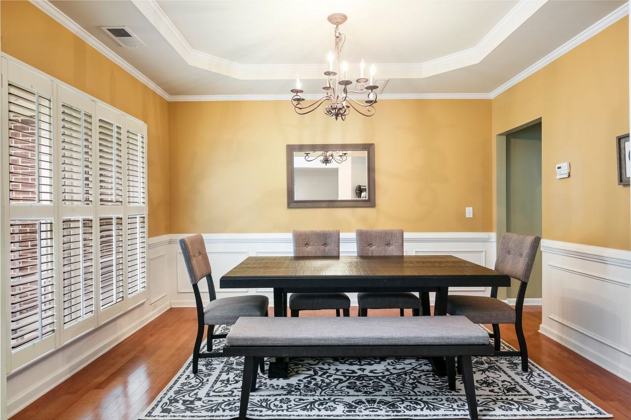 1360 Silvergate Dr - Photo 6 of 15