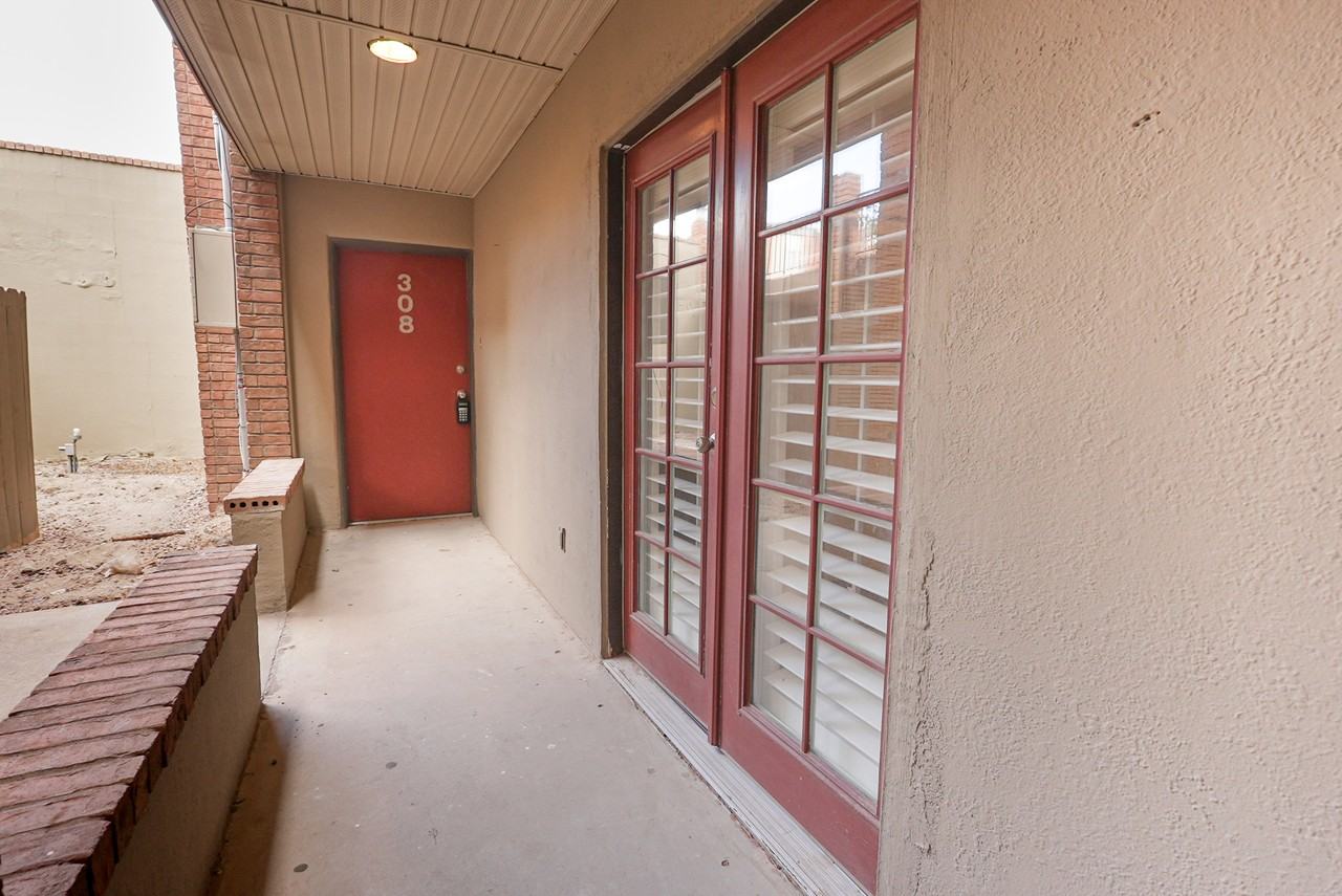 4433 N Stanton St #1 - Photo 3 of 11