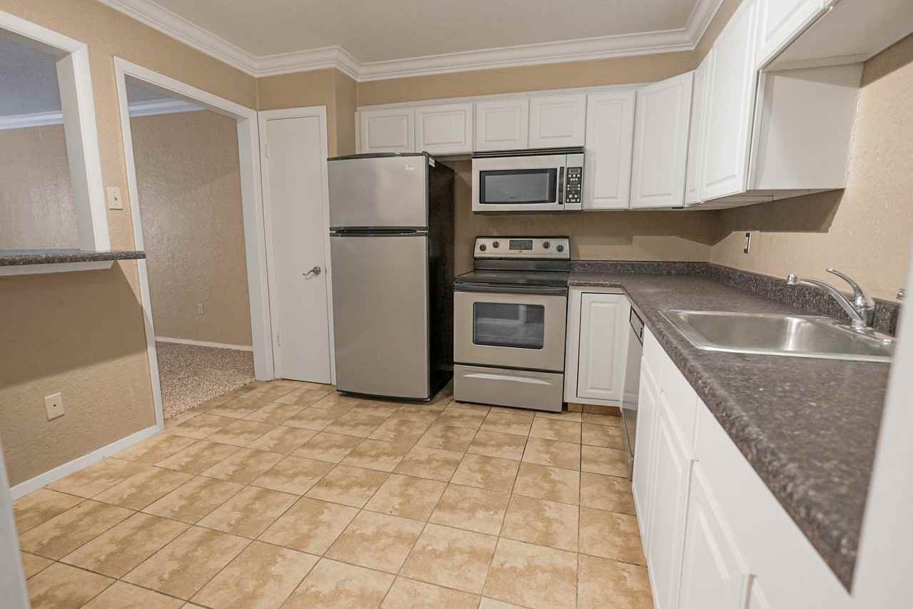 4433 N Stanton St #1 - Photo 5 of 11