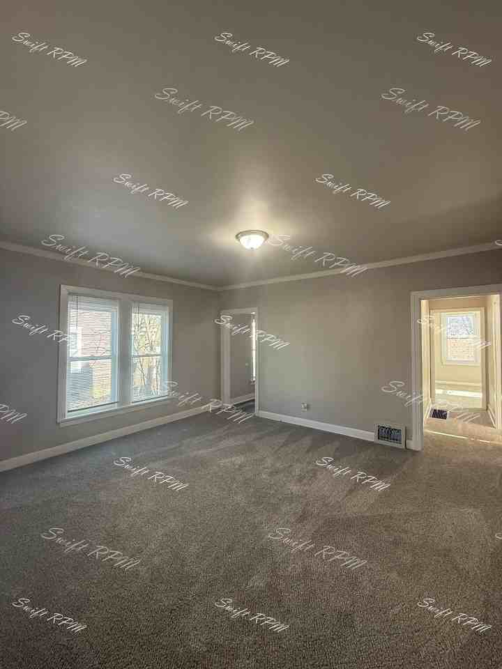 909 3rd Ave #1 - Photo 4 of 20