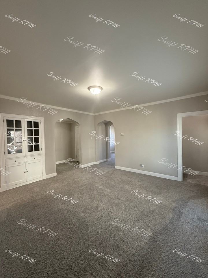 909 3rd Ave #1 - Photo 5 of 20