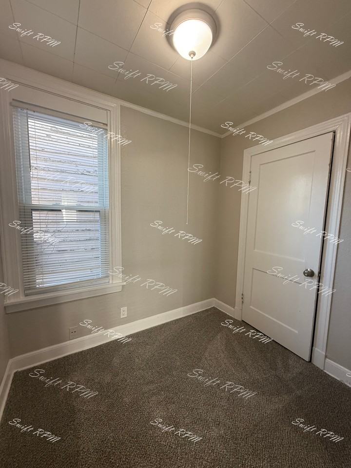 909 3rd Ave #1 - Photo 6 of 20