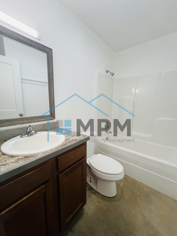 1706 Grammont St #B - Photo 6 of 8