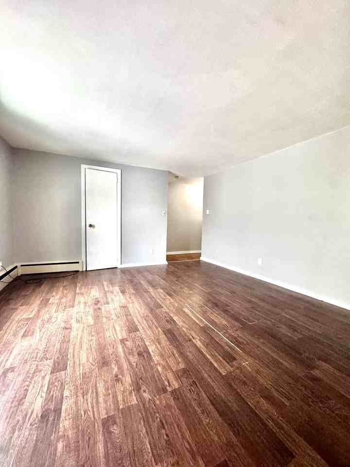 70 Harvey Ave - Photo 4 of 17